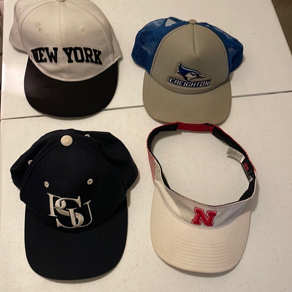1 ball cap, two snap backs and one visor.